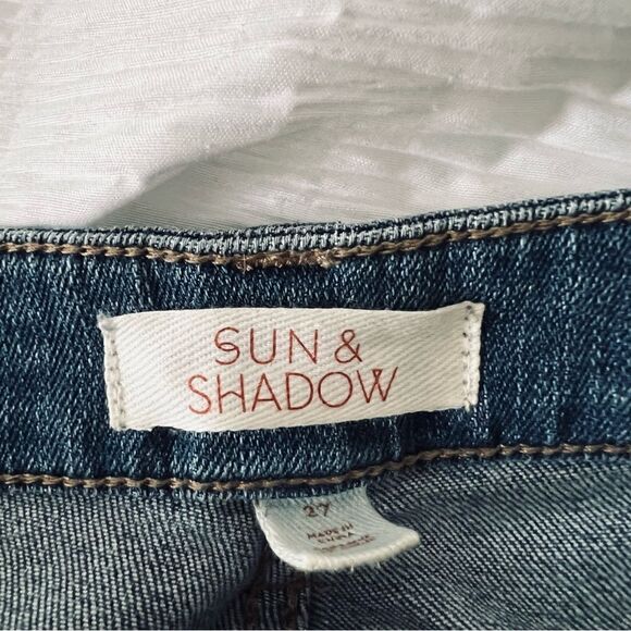 Sun & Shadow Frayed Bottom Jeans size 27 - Picture 4 of 5
